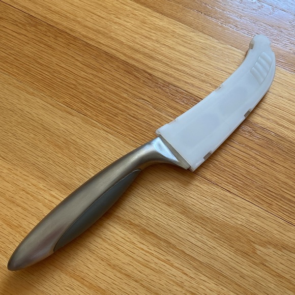 The Pampered Chef Satin handle cheese knife with cover - Picture 6 of 6